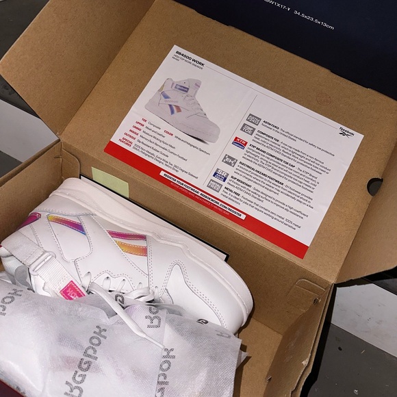 Women’s Reebok 8.5 - Picture 3 of 4